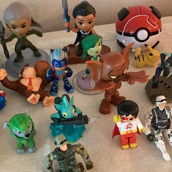 Various Toy Figures - Picture 3 of 3